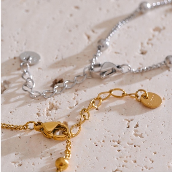 Elegant Gold and Silver Women's Jewelry Set - Picture 5 of 7